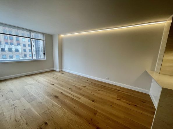350 West 50th Street 27A, New York NY 10019