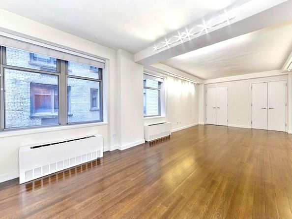 100 West 58th Street 5A, New York NY 10019
