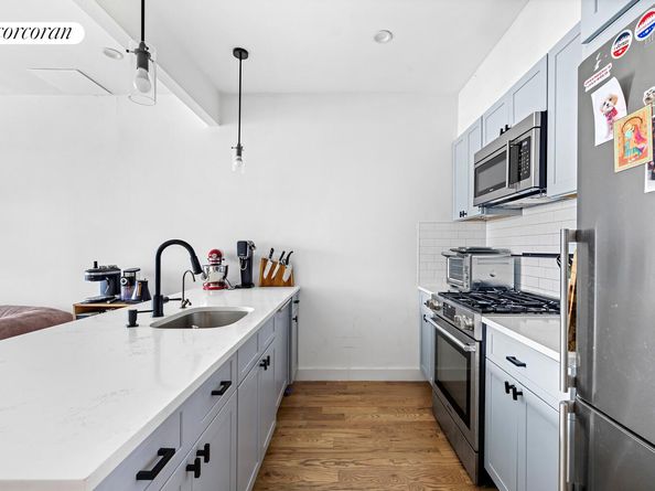 27 Kossuth Place 4C, Brooklyn NY 11221