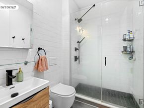 27 Kossuth Place 4C, Brooklyn NY 11221