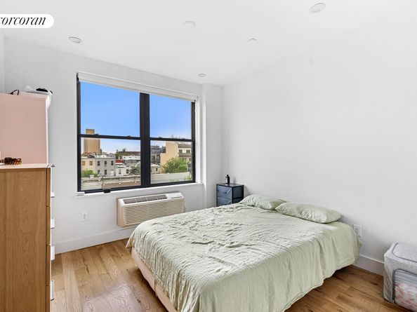 27 Kossuth Place 4C, Brooklyn NY 11221