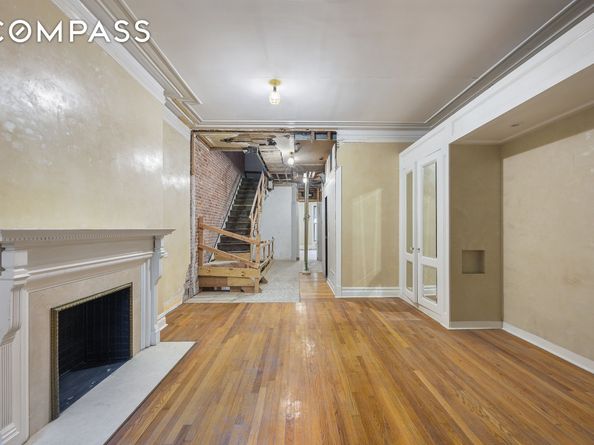 38 East 73rd Street, New York NY 10021