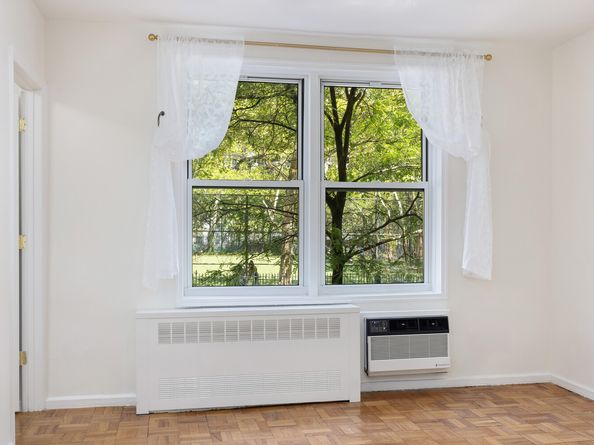 320 East 35th Street 2D, New York NY 10016