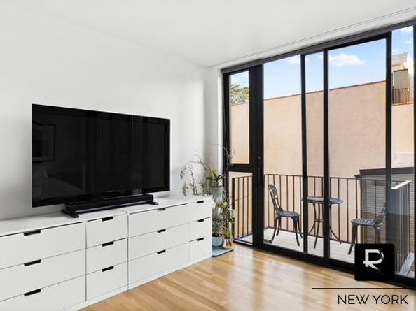364 Myrtle Avenue 2B, Brooklyn NY 11205