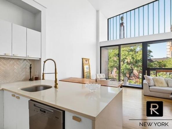 364 Myrtle Avenue 2B, Brooklyn NY 11205