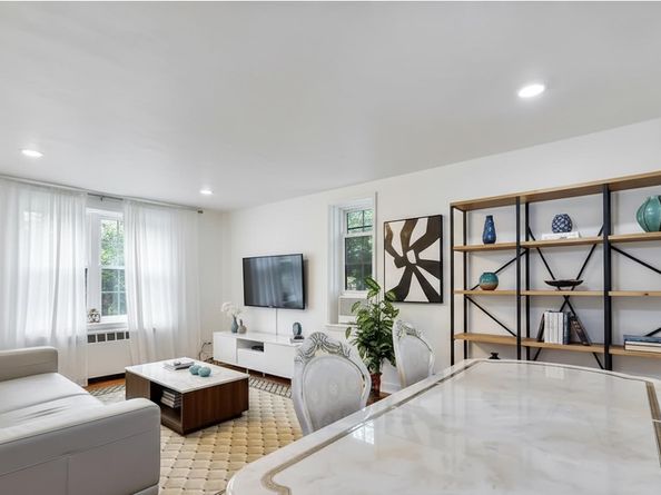 140-18 Burden Crescent 611, Queens NY 11435