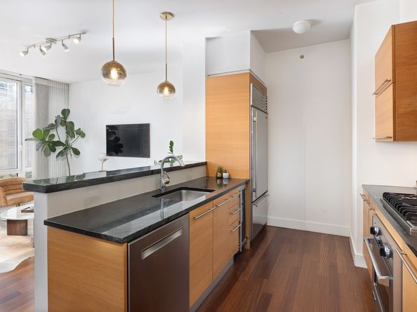 10 West End Avenue 4E, New York NY 10023