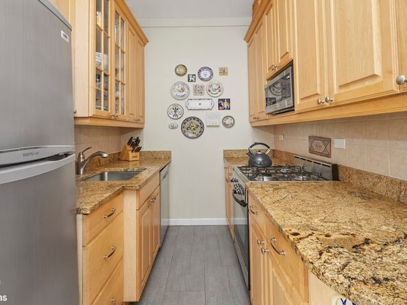 425 East 51st Street 2C, New York NY 10022