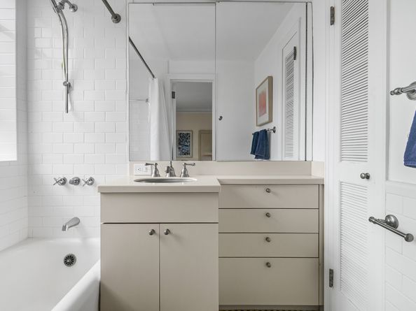 321 East 43rd Street 1009, New York NY 10017