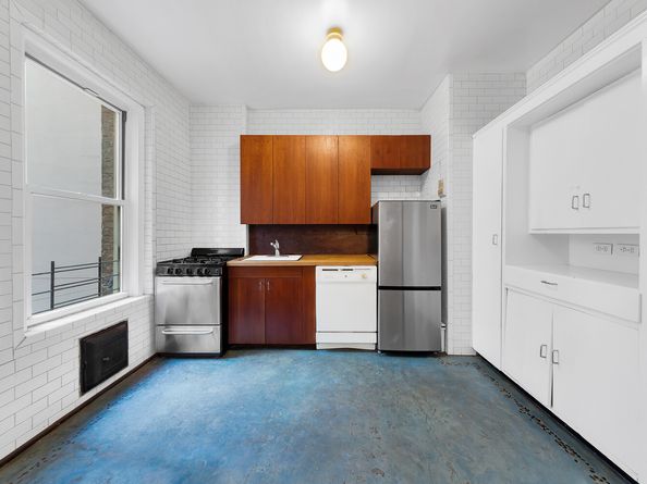 261 West 22nd Street 11, New York NY 10011