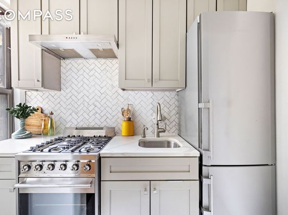 319 West 18th Street 2I, New York NY 10011