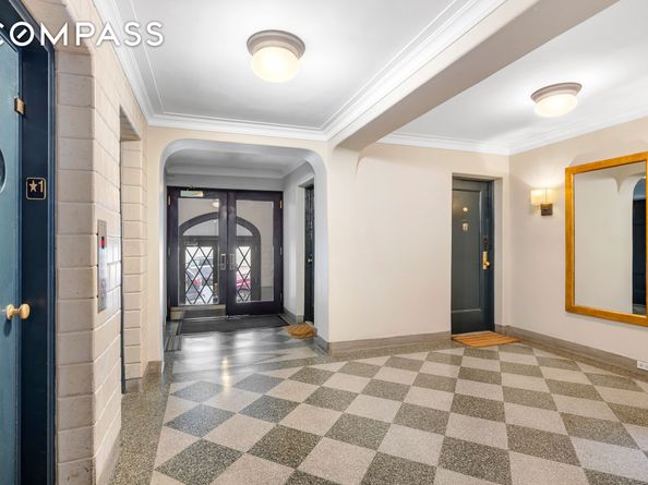 319 West 18th Street 2I, New York NY 10011