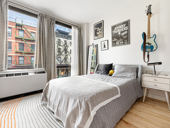 215 Ave B 2B, New York NY 10009