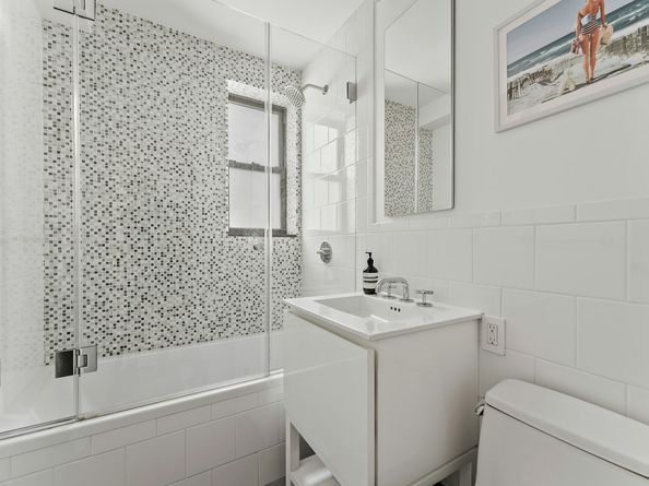 54 East 8th Street 4L, New York NY 10003