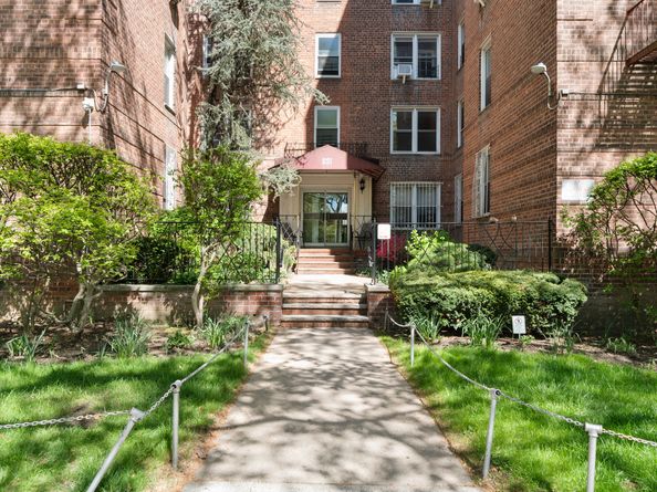 221 Mcdonald Avenue 4N, Brooklyn NY 11218