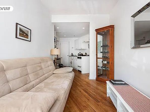 517 East 77th Street 1M, New York NY 10021