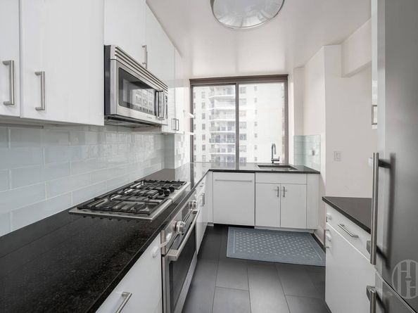300 East 64th Street 9A, New York NY 10065