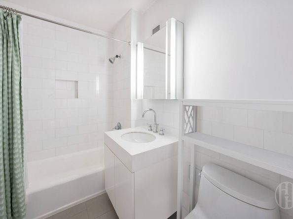 300 East 64th Street 9A, New York NY 10065