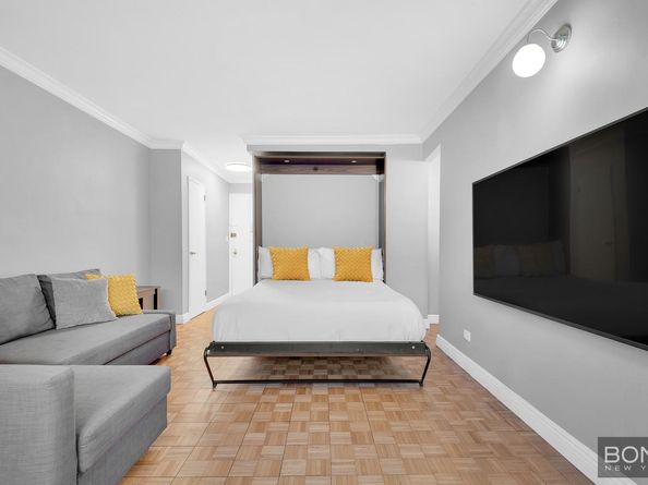 201 West 21st Street 5A, New York NY 10011