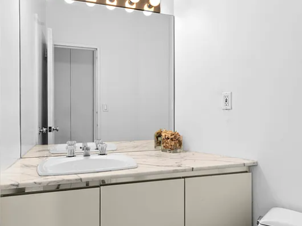 167 East 61st Street 21B, New York NY 10065