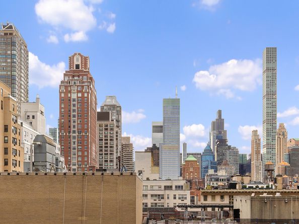 150 East 69th Street 11L, New York NY 10021