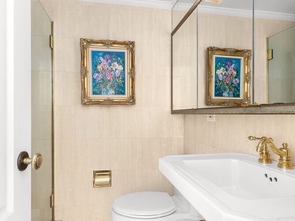 150 East 69th Street 11L, New York NY 10021