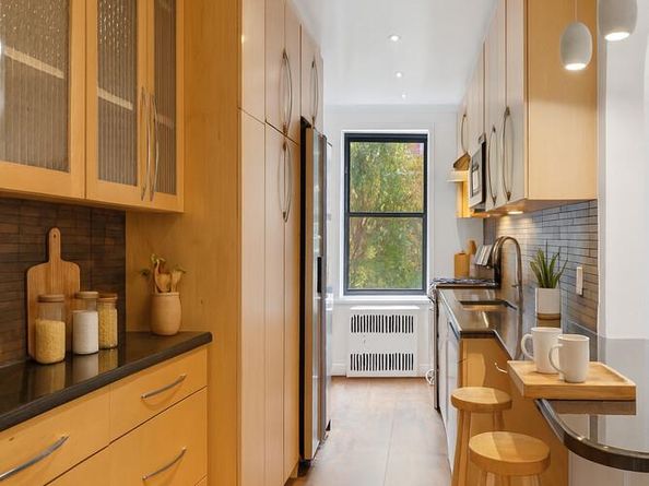 69-40 Yellowstone Boulevard 121, Queens NY 11375