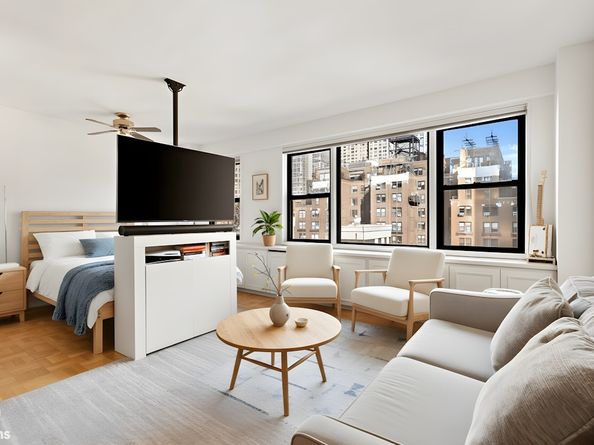 345 East 52nd Street 9A, New York NY 10022