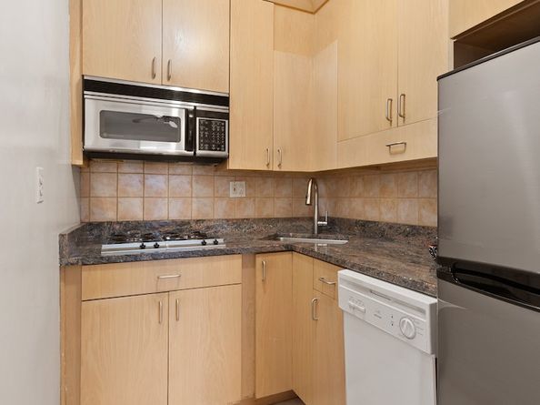 345 East 52nd Street 9A, New York NY 10022