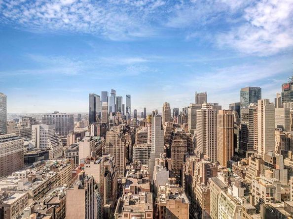 400 Fifth Avenue 42G, New York NY 10018