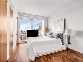 400 Fifth Avenue 42G, New York NY 10018