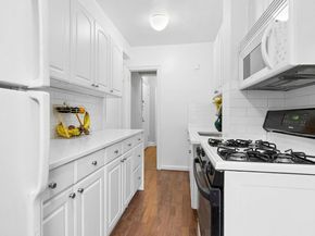 321 East 54th Street 9B, New York NY 10022
