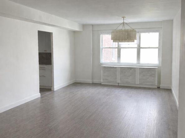 30 West 60th Street 8S, New York NY 10023