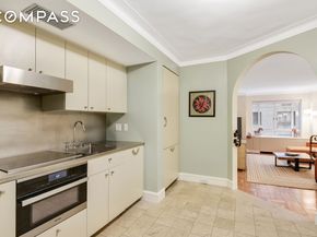 25 Central Park W 3U, New York NY 10023