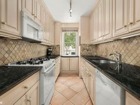 10 East 70th Street 2D, New York NY 10021