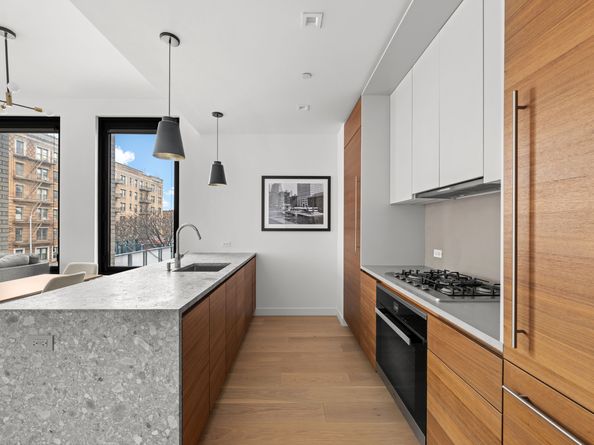 21-21 31st Street 2L, Queens NY 11105