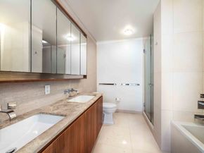 555 West 59th Street 32B, New York NY 10019