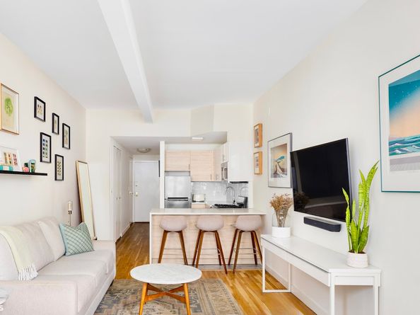 9 Barrow Street 2J, New York NY 10014