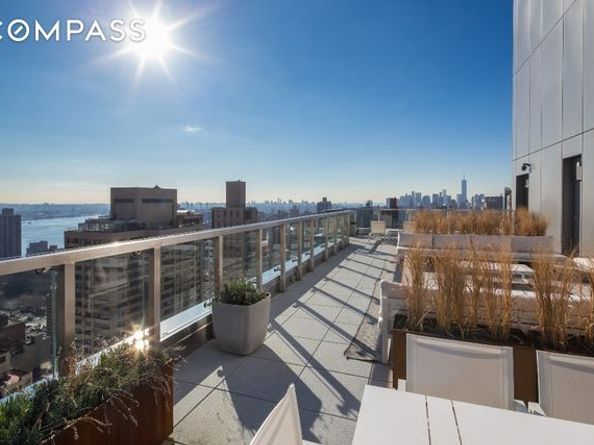 325 Lexington Avenue 10D, New York NY 10016