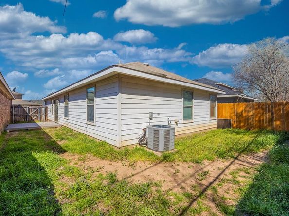 756  River Garden Drive , Fort Worth Texas 76114