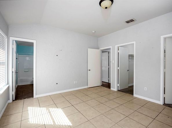 756  River Garden Drive , Fort Worth Texas 76114