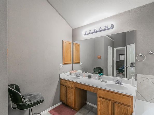 4828  Summer Oaks Lane , Fort Worth Texas 76123