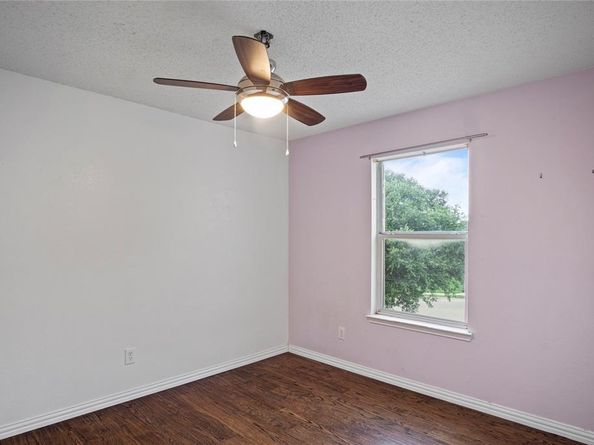 2322  Tan Oak Drive , Dallas Texas 75212
