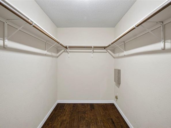 2322  Tan Oak Drive , Dallas Texas 75212