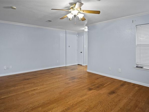 2322  Tan Oak Drive , Dallas Texas 75212