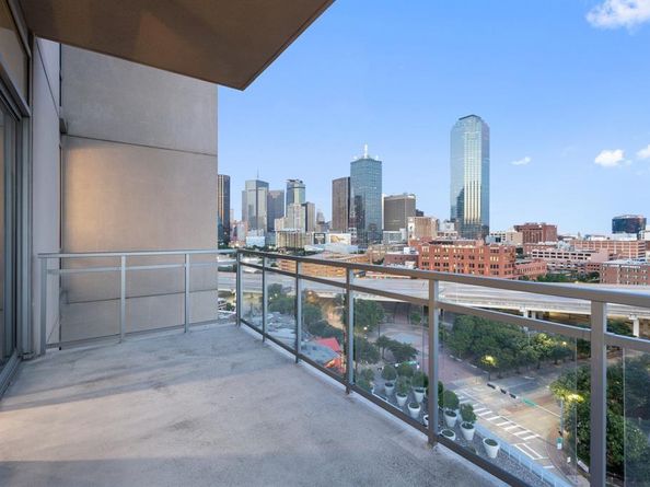 2200  Victory Avenue  1105, Dallas Texas 75219
