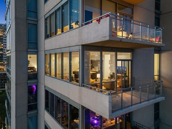 2200  Victory Avenue  1105, Dallas Texas 75219