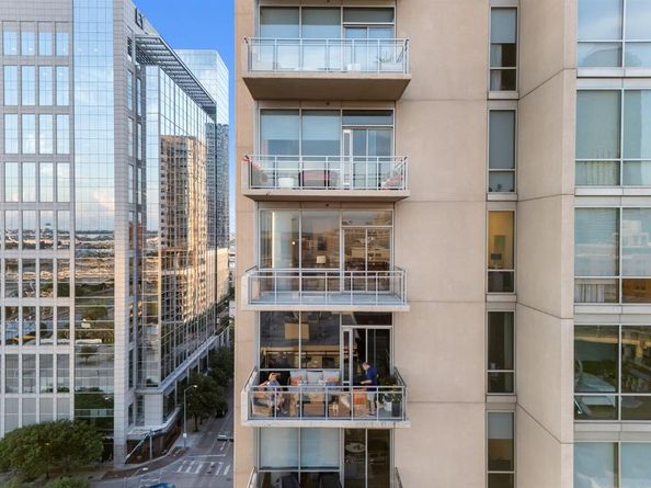 2200  Victory Avenue  1105, Dallas Texas 75219