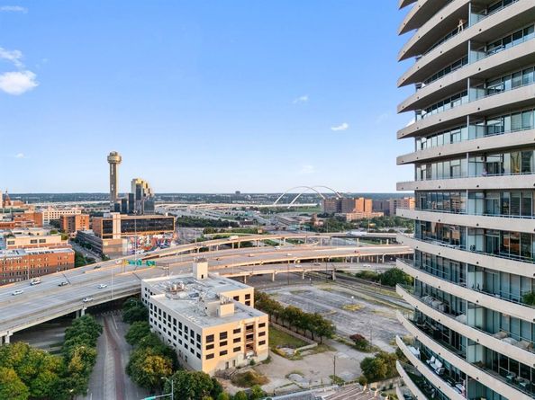 2200  Victory Avenue  1105, Dallas Texas 75219