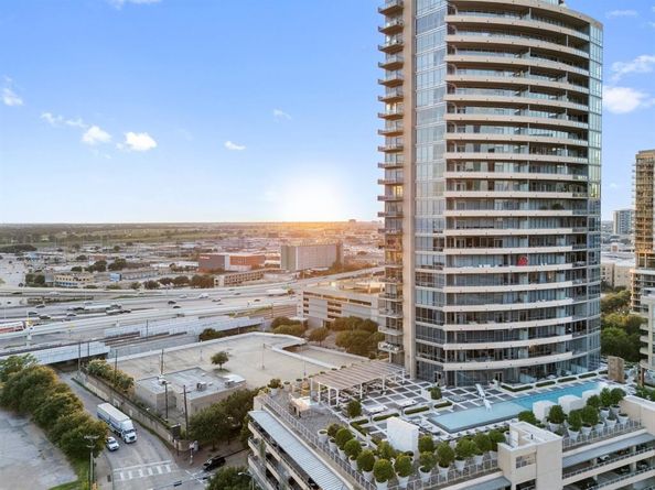 2200  Victory Avenue  1105, Dallas Texas 75219